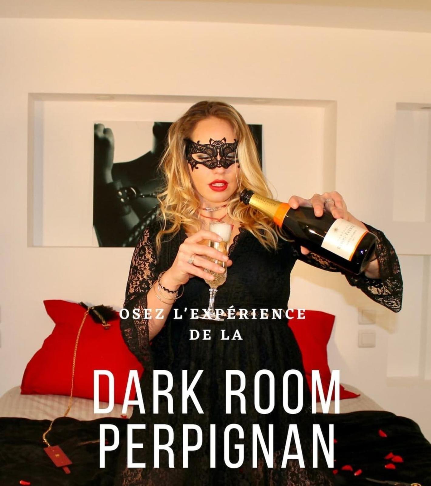 Villeneuve-de-la-Raho Dark Room Perpignan Aux 50 Nuances Jacuzzi Prive מראה חיצוני תמונה