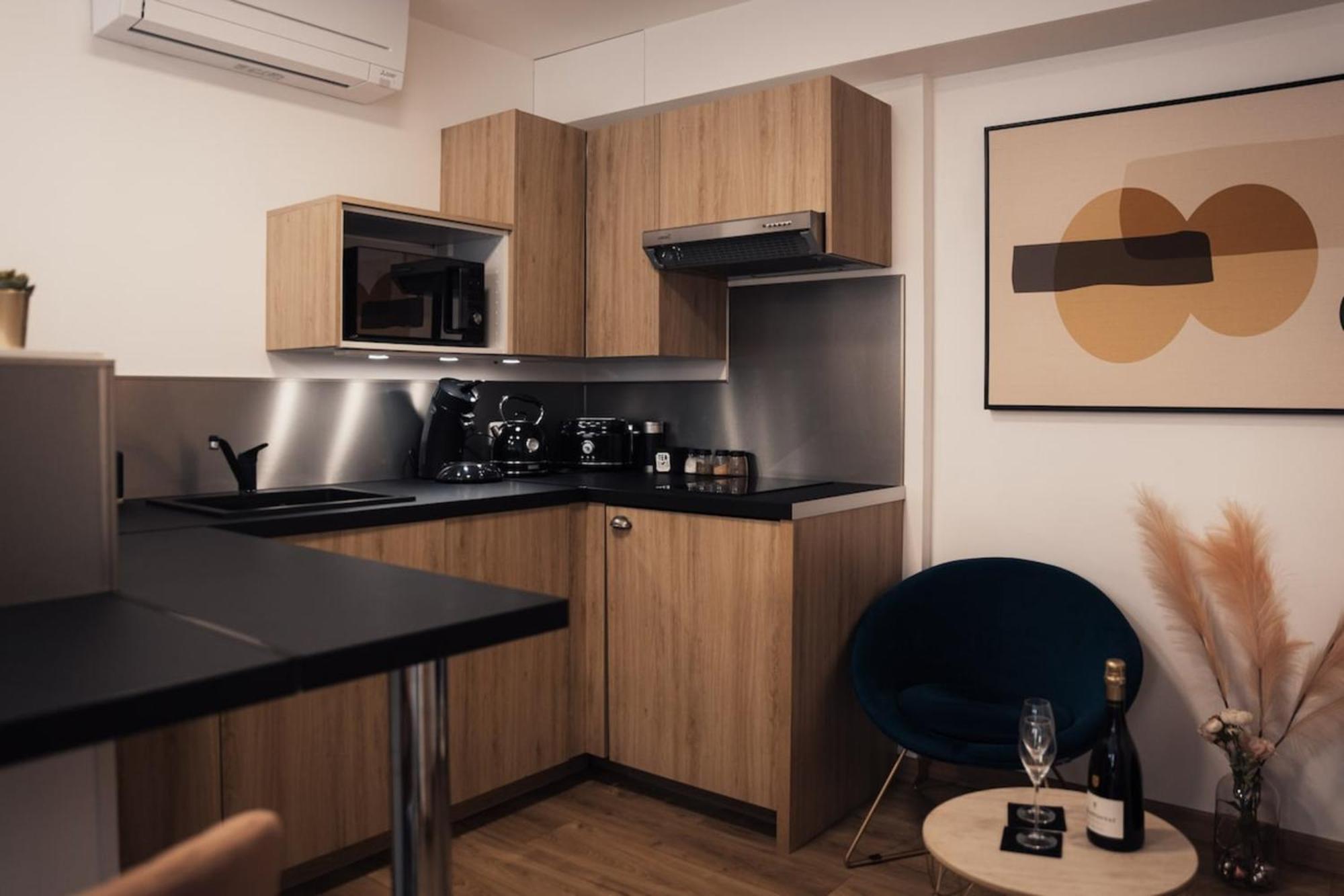 Villeneuve-de-la-Raho Dark Room Perpignan Aux 50 Nuances Jacuzzi Prive מראה חיצוני תמונה