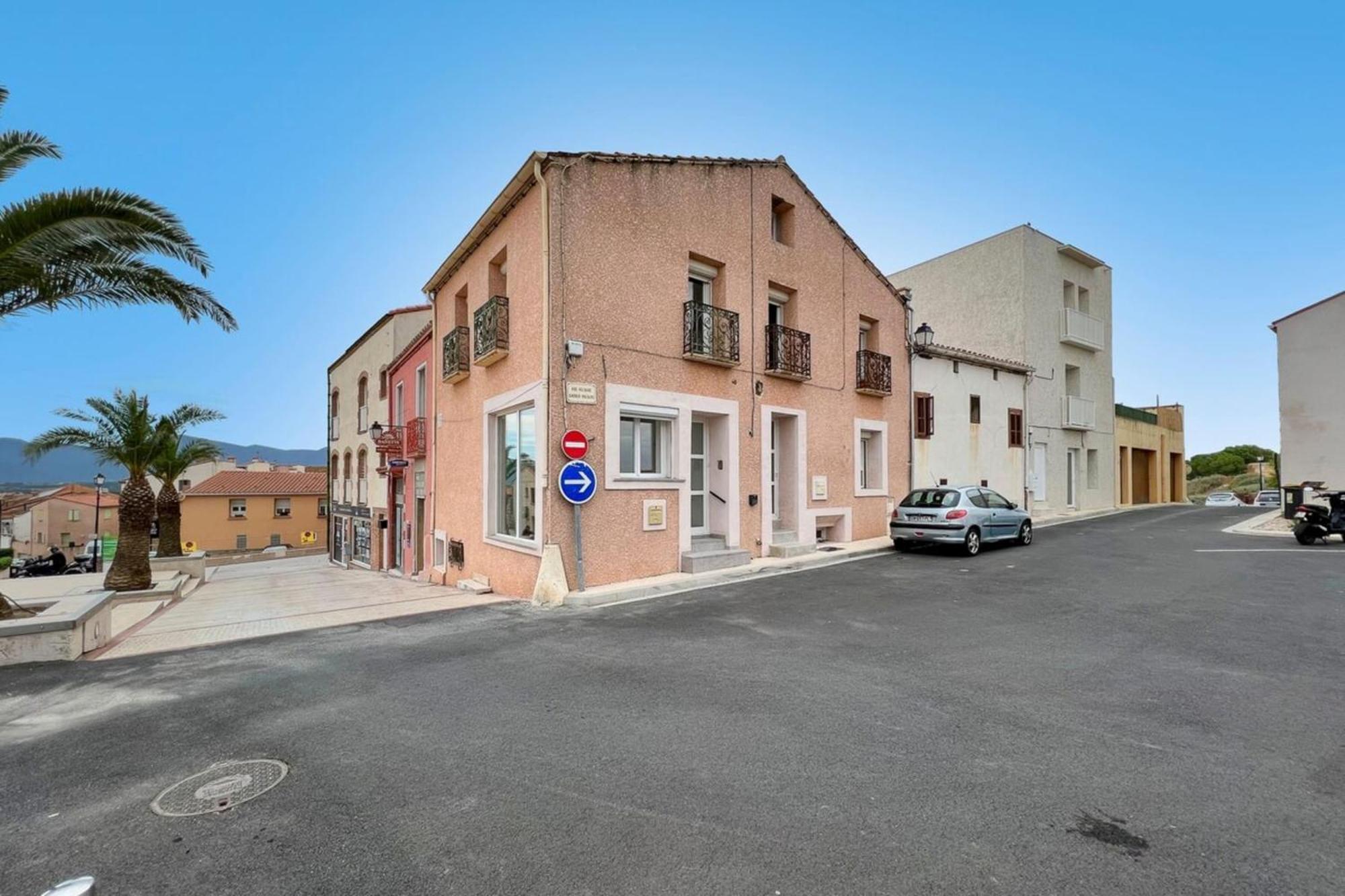 Villeneuve-de-la-Raho Dark Room Perpignan Aux 50 Nuances Jacuzzi Prive מראה חיצוני תמונה